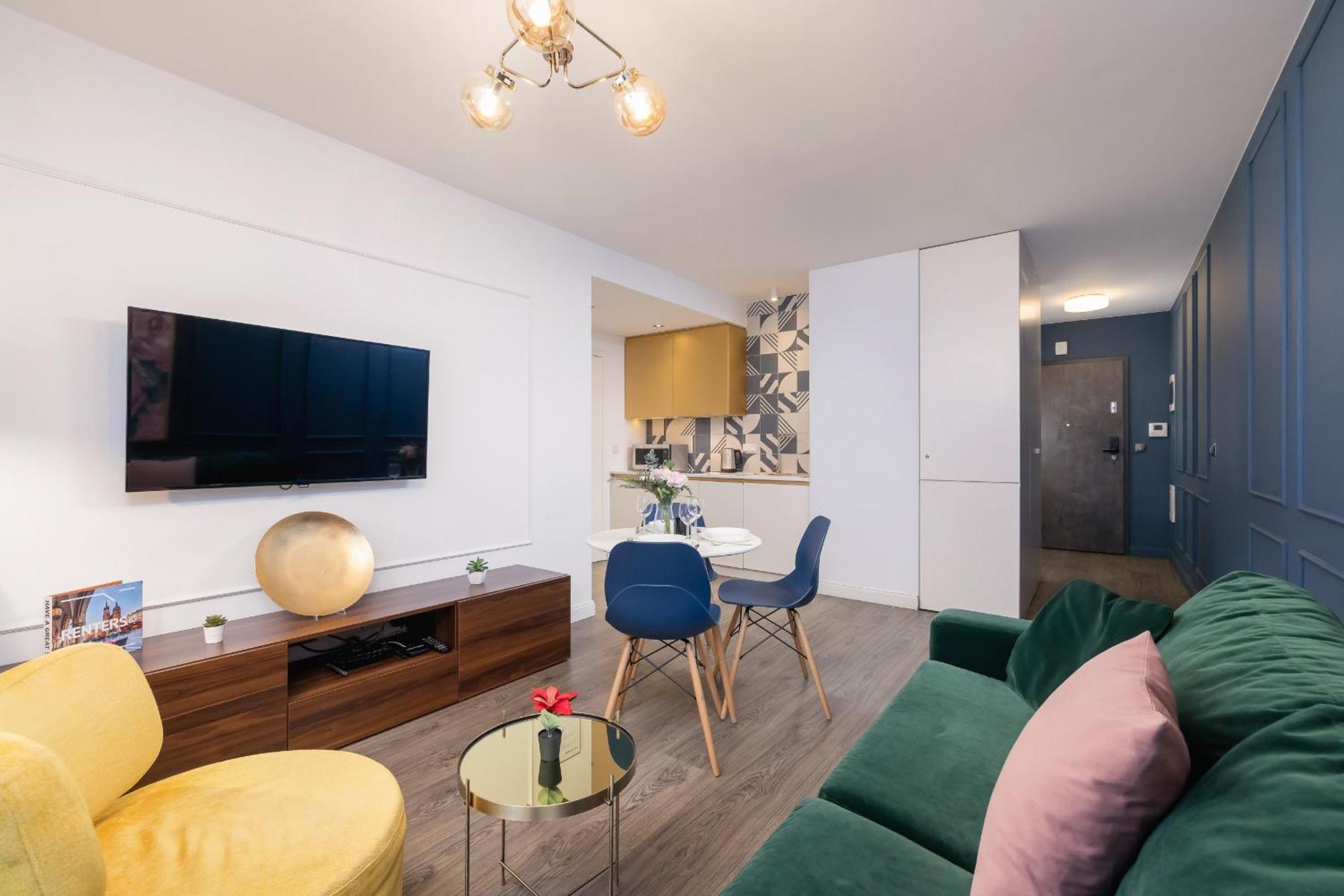Blue And Green Apartment With Bright Pink Bedroom In Krakow By Noclegi Renters Ngoại thất bức ảnh