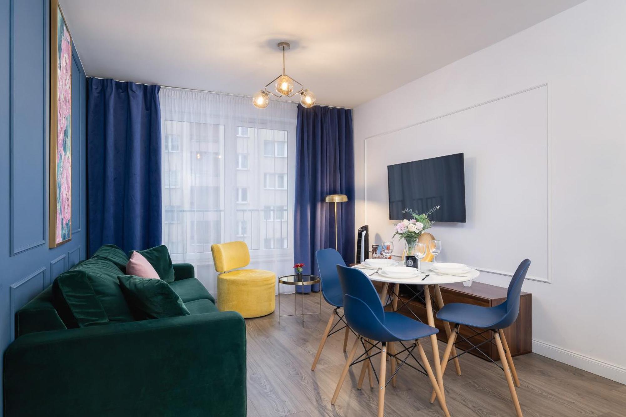 Blue And Green Apartment With Bright Pink Bedroom In Krakow By Noclegi Renters Ngoại thất bức ảnh