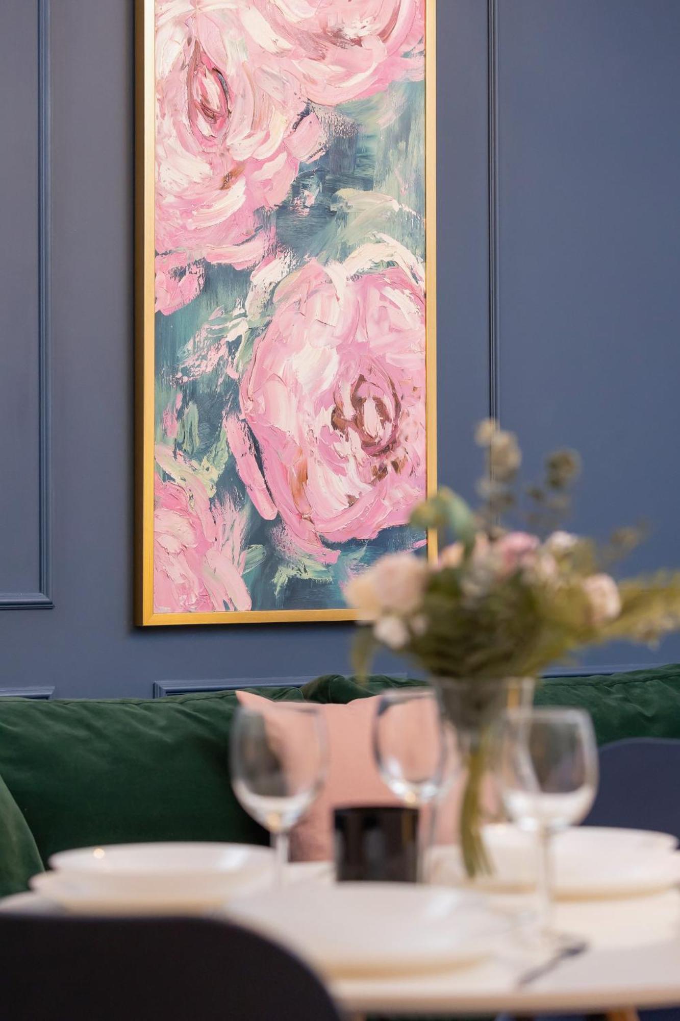 Blue And Green Apartment With Bright Pink Bedroom In Krakow By Noclegi Renters Ngoại thất bức ảnh