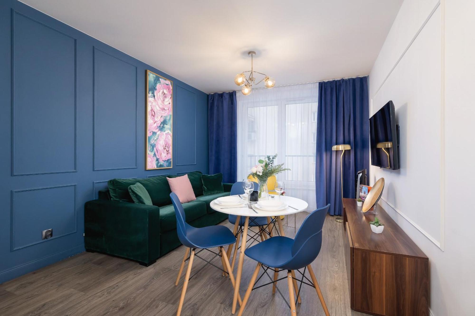 Blue And Green Apartment With Bright Pink Bedroom In Krakow By Noclegi Renters Ngoại thất bức ảnh